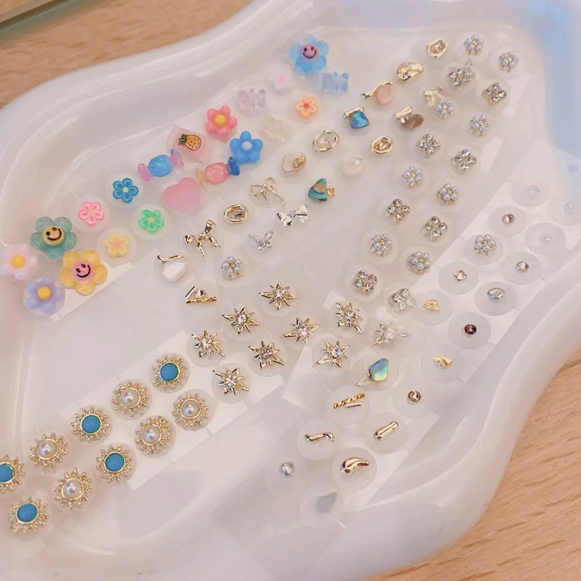 【現金のみ】耳ツボジュエリー💎片耳6粒までお写真モデルの写真