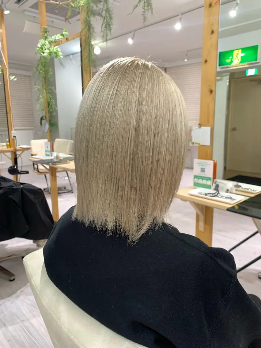 ミディアム ヘアカラー トリートメント ツヤカラー🤍 ARISAのヘアスタイル