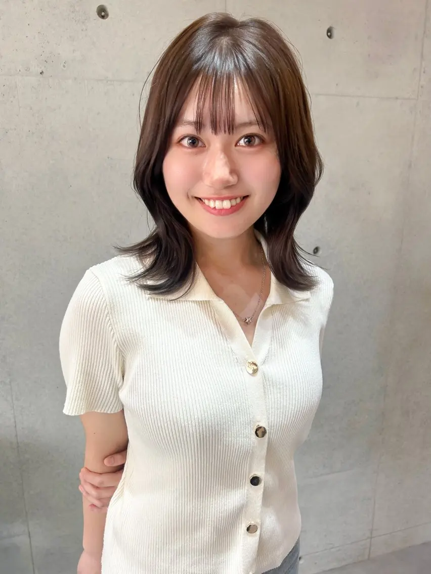 ミディアム ミディアムレイヤー くびれヘア 韓国風ヘア レイヤーカット 小顔カット Blume... 01 Groupのヘアスタイル