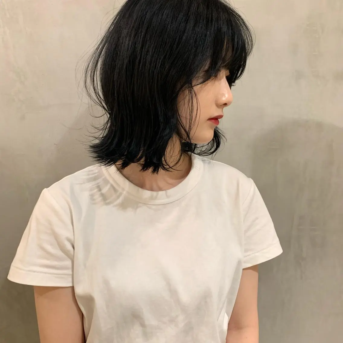 ミディアム カラー 黒髪 ブルーカラー ブルーブラック ヘアカラー トリートメント アンニュイヘア🪽 ayumiのヘアスタイル