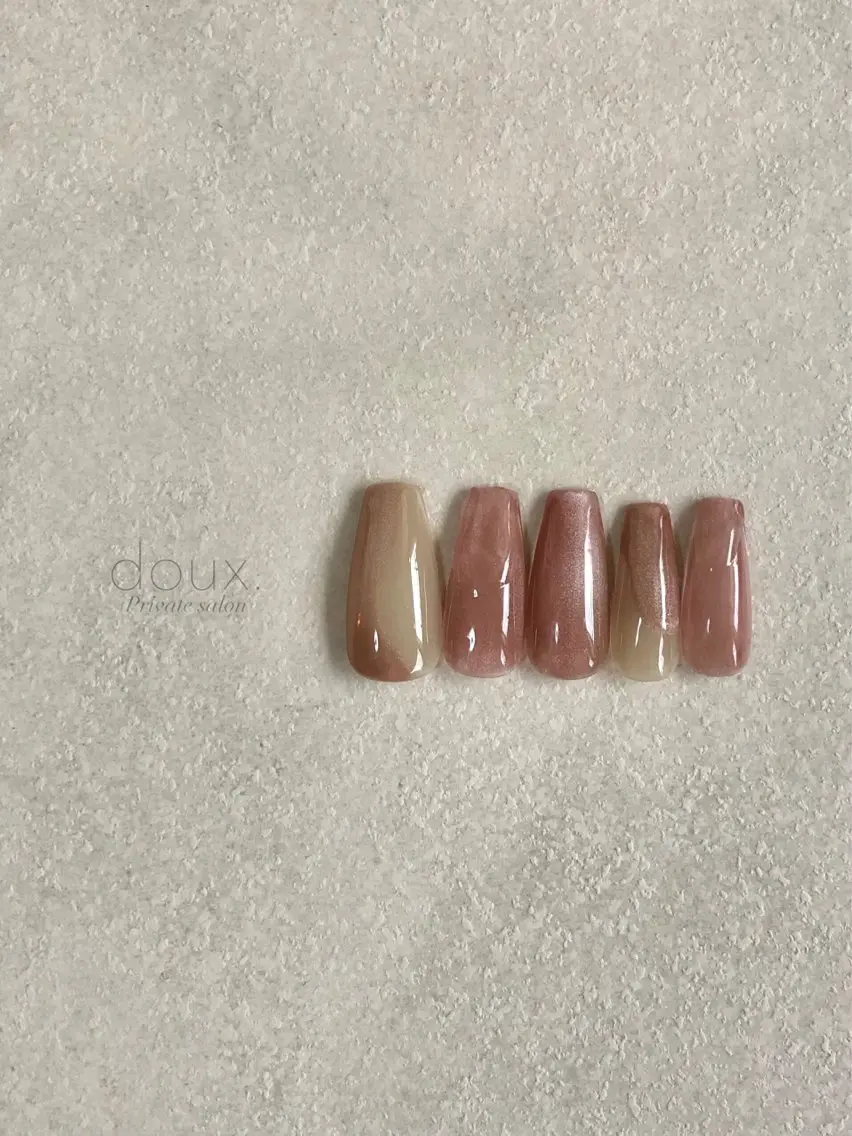 ネイル グラデーション 韓国ネイル マグネットネイル ニュアンスネイル ぷっくりネイル doux. nailのネイルデザイン