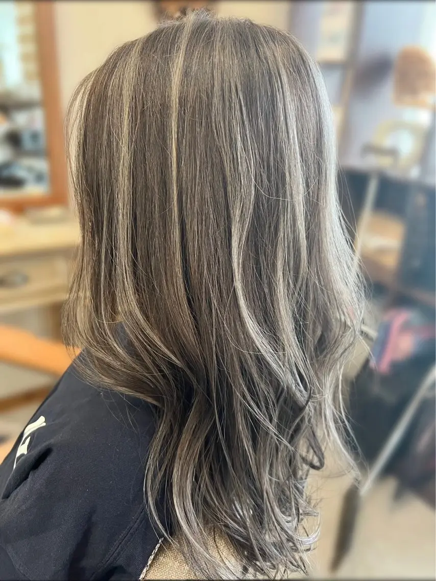 ロング カラー ハイライトカラー 3Dハイライト ハイライト カット ヘアカラー トリートメント hair works raptureのヘアスタイル