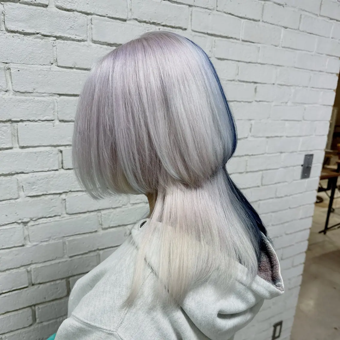 セミロング カラー ベージュカラー ブリーチ ブルーカラー ケアブリーチ ダブルカラー レイヤーブリーチ特化 ホワイト専門/岸のヘアスタイル