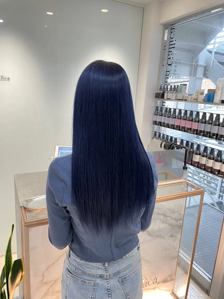 ロング カラー ヘアアレンジ ブリーチ ブルーカラー ネイビーカラー 縮毛矯正 ヘアカラー トリートメント ヘッドスパ ヘアセット 艶カラー✨縮毛矯正✨ 翁長孝輔のヘアスタイル
