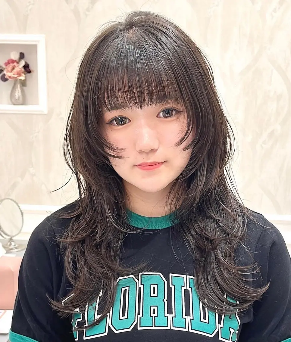 セミロング ウルフカット 大阪ウルフカット 🐺デザインカラーのヘアスタイル