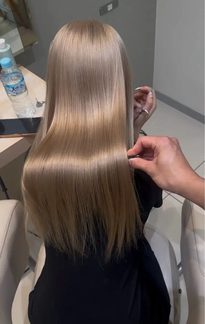 ロング カラー ベージュカラー 透明感カラー ロング ヘアカラー トリートメント ブリーチ🎨デザイン カラー/れいじ🩶のヘアスタイル