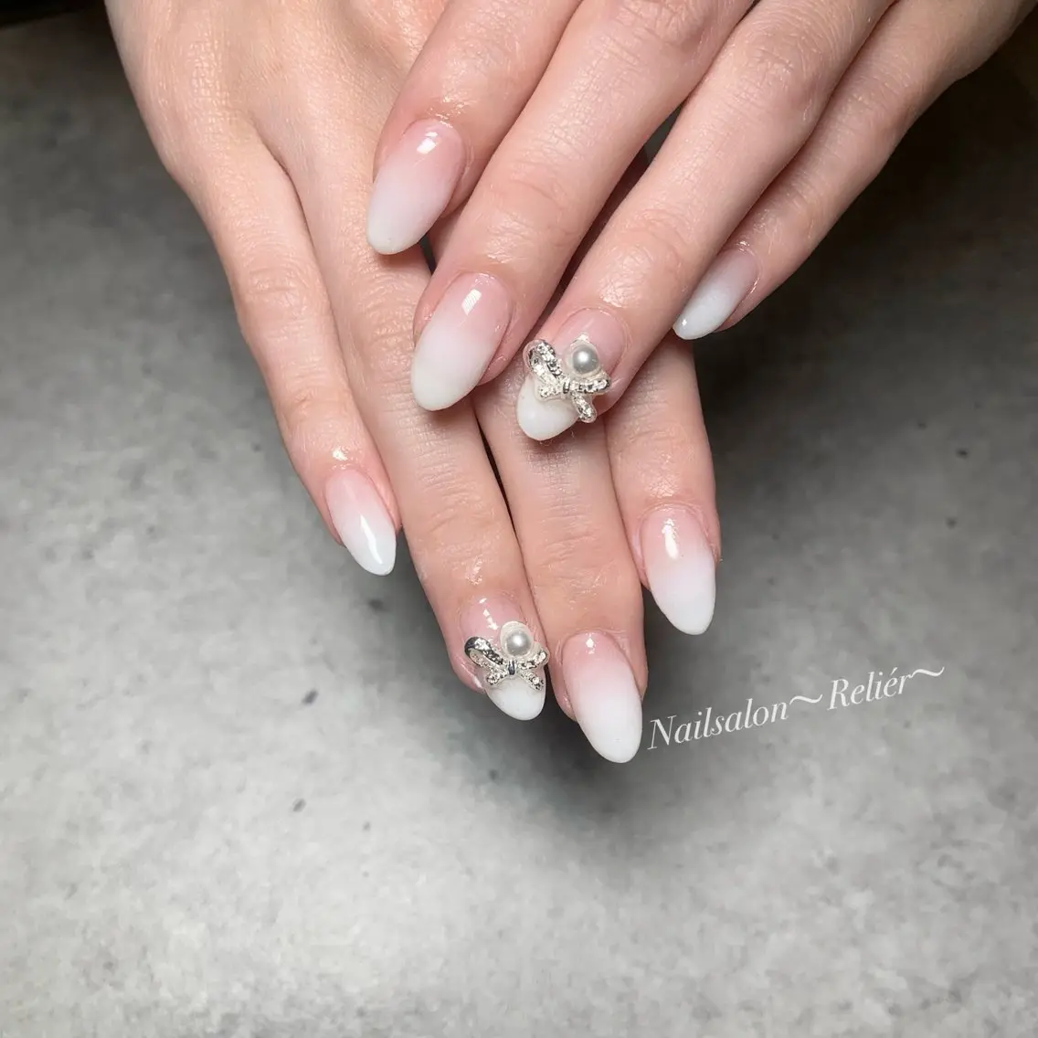 ネイル グラデーション キラキラネイル ハンドネイル Nailsalon 〜Reliér〜のネイルデザイン