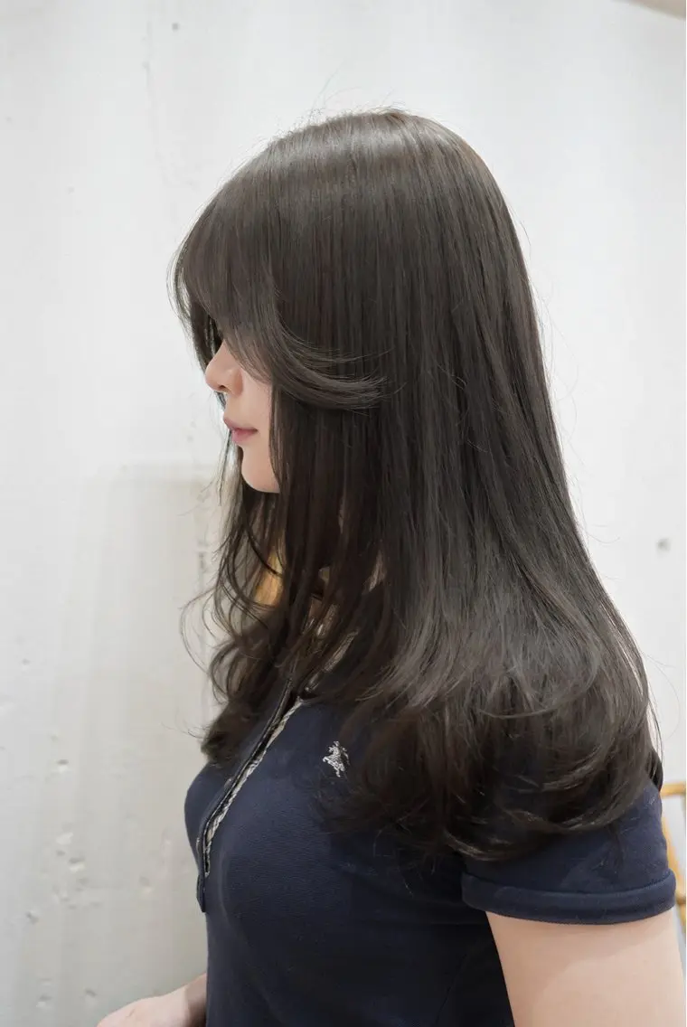 セミロング カラー ベージュカラー オリーブベージュ 顔周りカット レイヤーカット カット ヘアカラー ブリーチなし透明感 カラー/チサト🌿のヘアスタイル