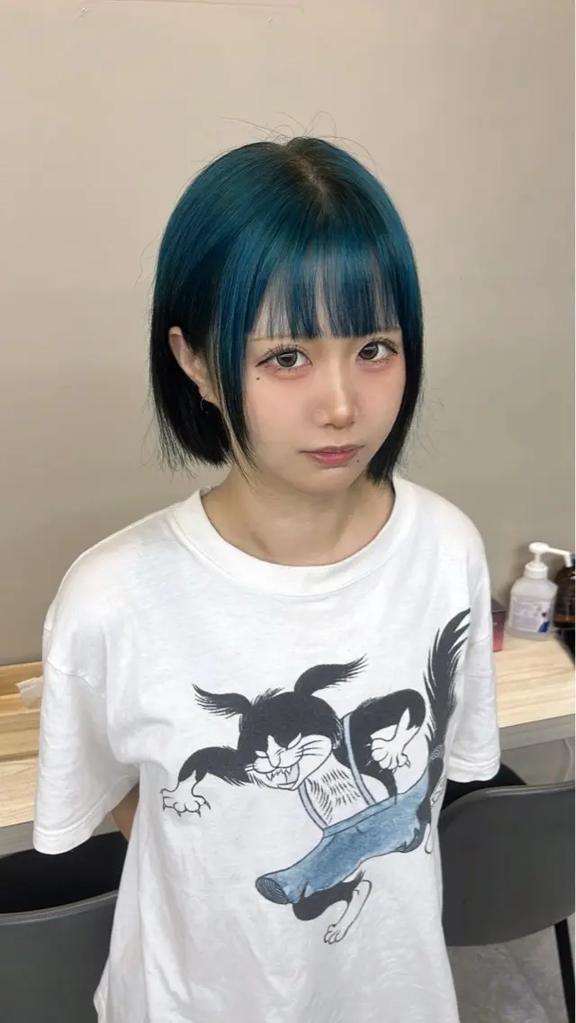 ショート カラー カット ヘアカラー ✩.*Aise⟡.· 艶カラー🐈⬛🩶のヘアスタイル