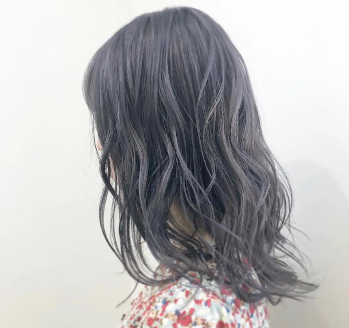 ミディアム カラー 名倉 伽奈のヘアスタイル