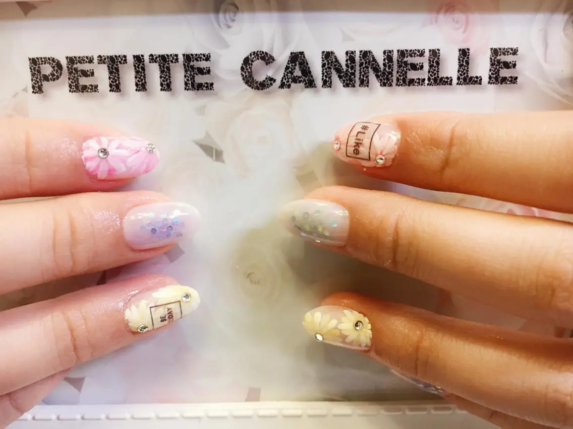 ミディアム ネイル Petite Cannelleのネイルデザイン