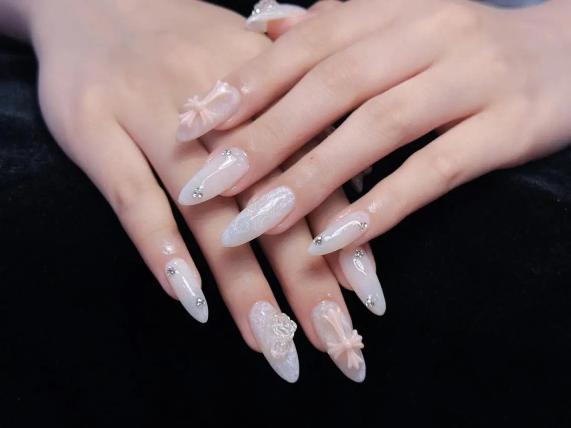 ネイル フレンチネイル 韓国ネイル ロングネイル マグネットネイル 持ち込み ハンドネイル Mika Nails 心斎橋のネイルデザイン