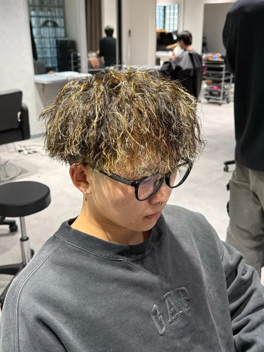 ミディアム メンズ パーマ特化美容師🔥 フジモト ライのヘアスタイル