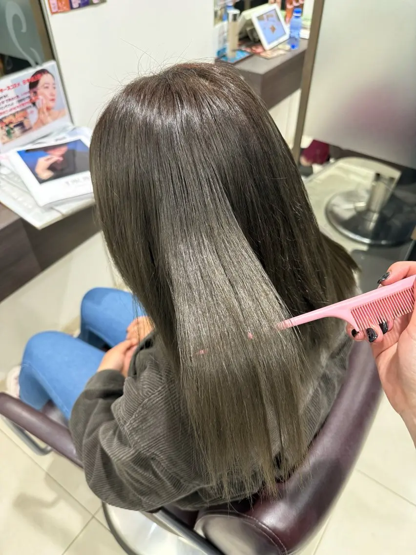 ミディアム カラー ブリーチ グレージュ オリーブグレージュ オリーブグレー 髪質改善 ヘアカラー ブリーチ/ハイトーン /渋沢/みなのヘアスタイル