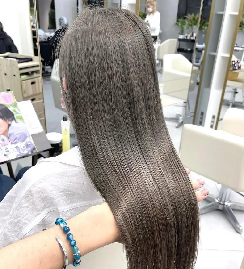 カラー 淺井 子寿々のヘアスタイル