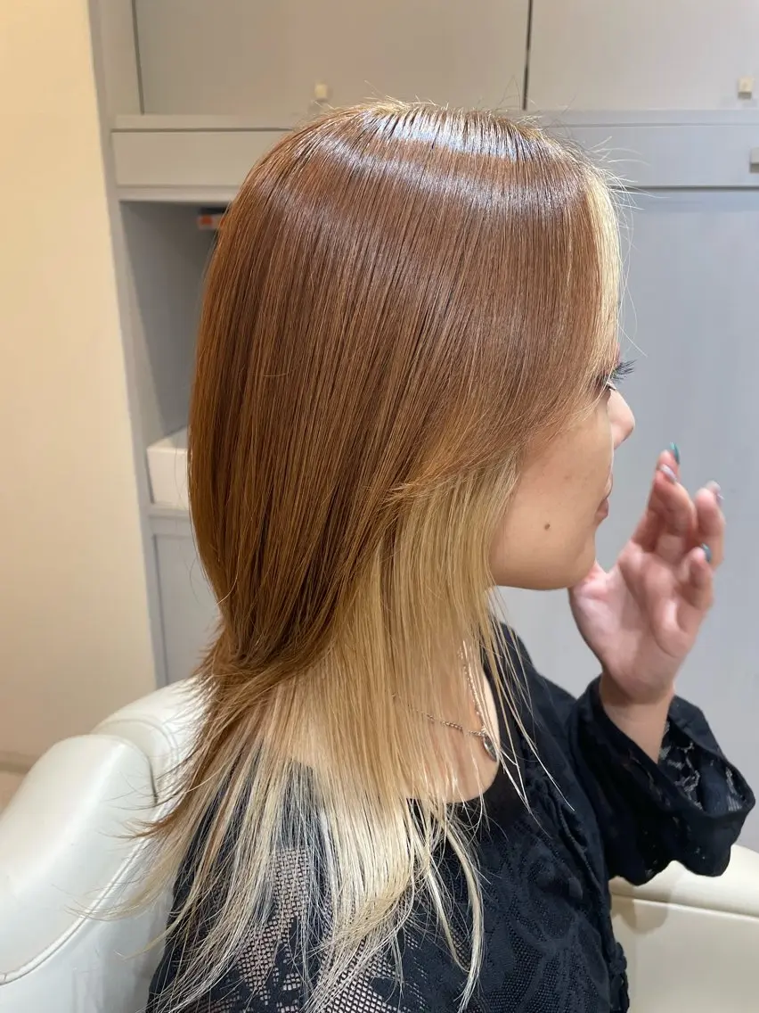 セミロング カラー ブリーチ インナーカラー 高尾 成紀のヘアスタイル
