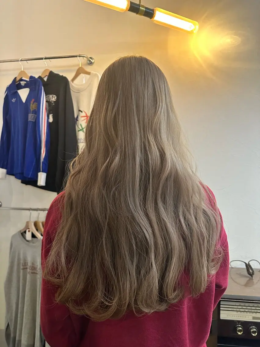 ロング カラー 岩村 夏姫のヘアスタイル