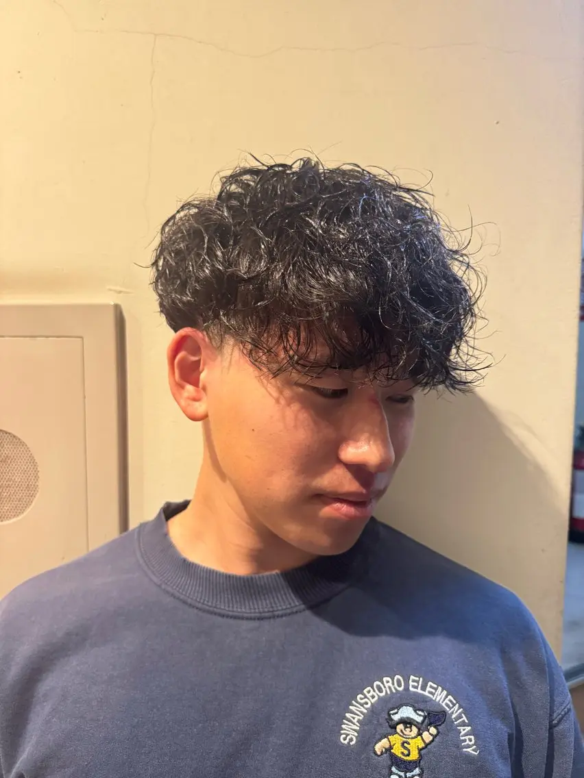 ショート パーマ メンズ メンズパーマ スペインカール スパイラルパーマ 新宿駅近！ 💈口コミ多数✨のヘアスタイル