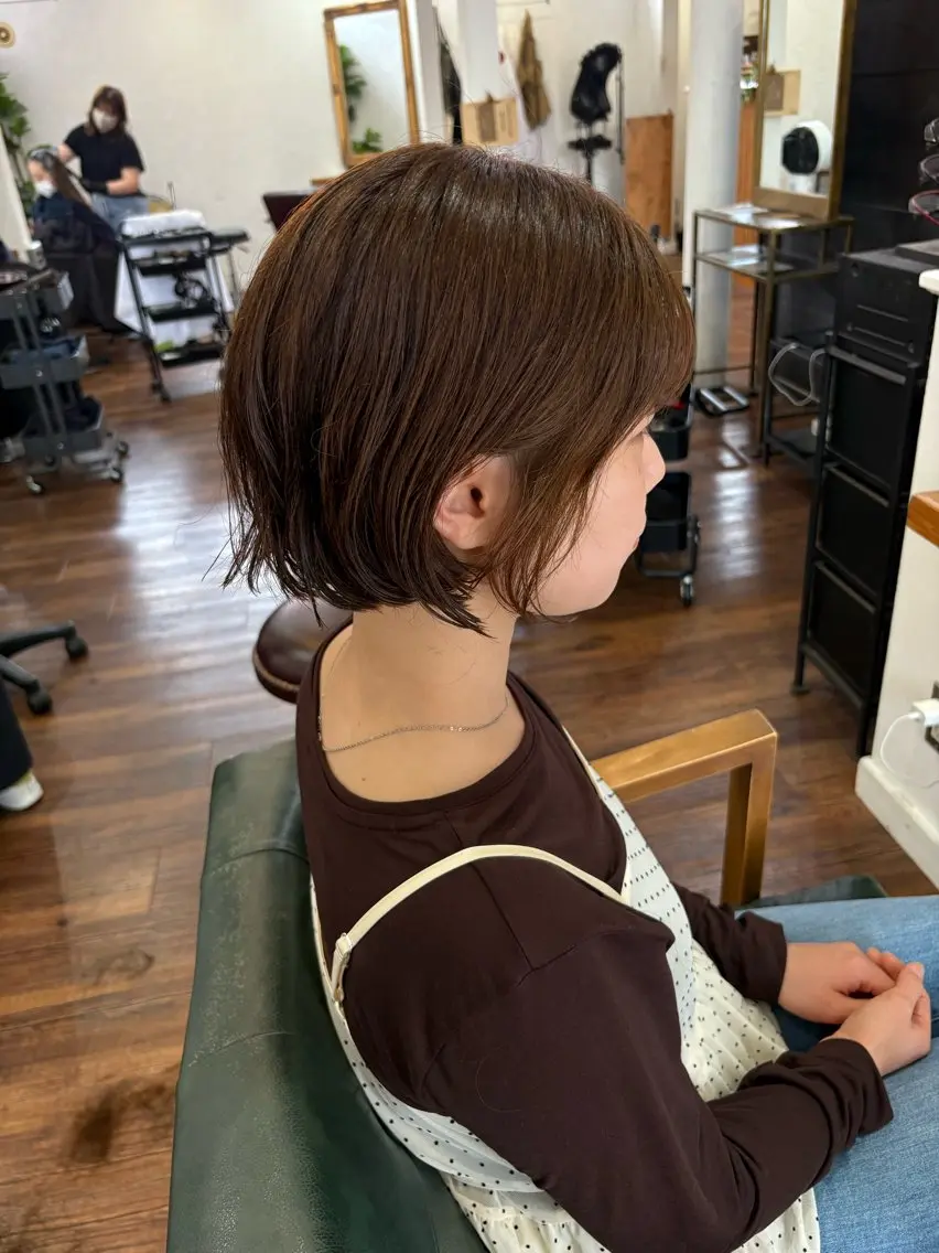 ショート カラー ボブ くせ毛 カット ヘアカラー トリートメント 江原 彩華のヘアスタイル