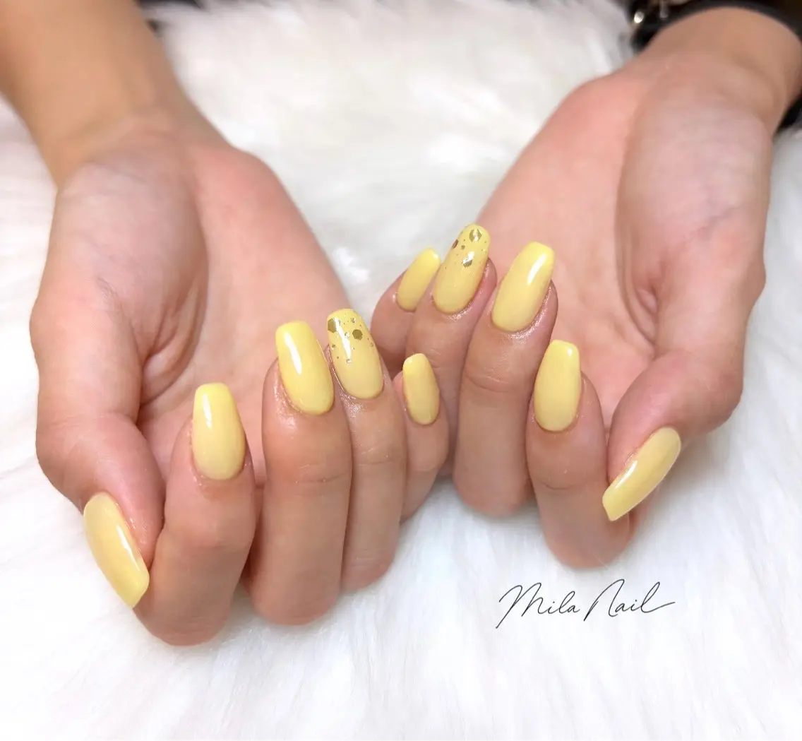 ネイル ジェルネイル ホログラムネイル ワンカラーネイル パステルネイル スクエアネイル ハンドネイル Mila Nail🐈のネイルデザイン