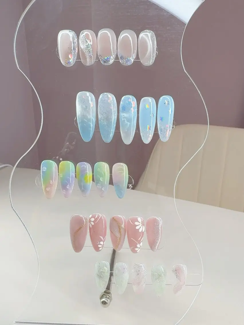 ミディアム ハンドネイル AMI Nailsalonのネイルデザイン