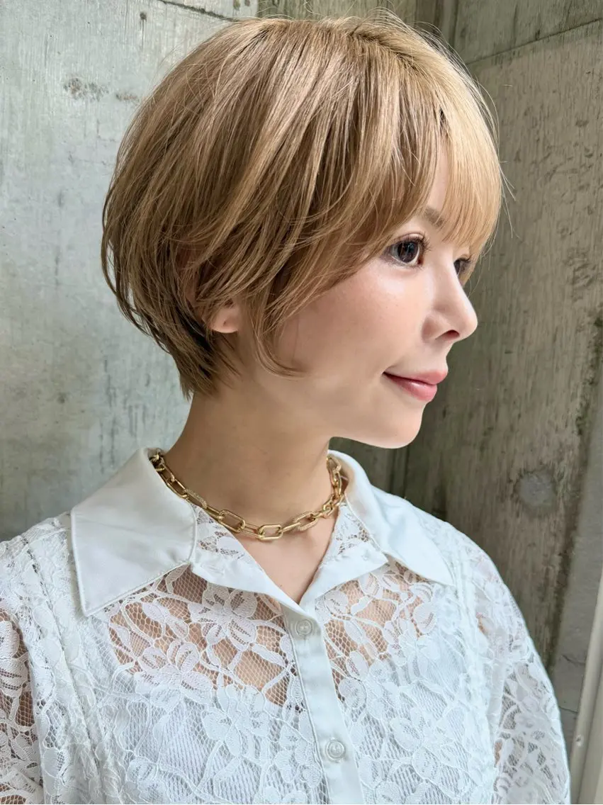 ショート 切りっぱなしボブ ボブレイヤー ボブ くびれヘア 顔まわりレイヤー カット ヘアカラー トリートメント SAKURA omotesandoのヘアスタイル