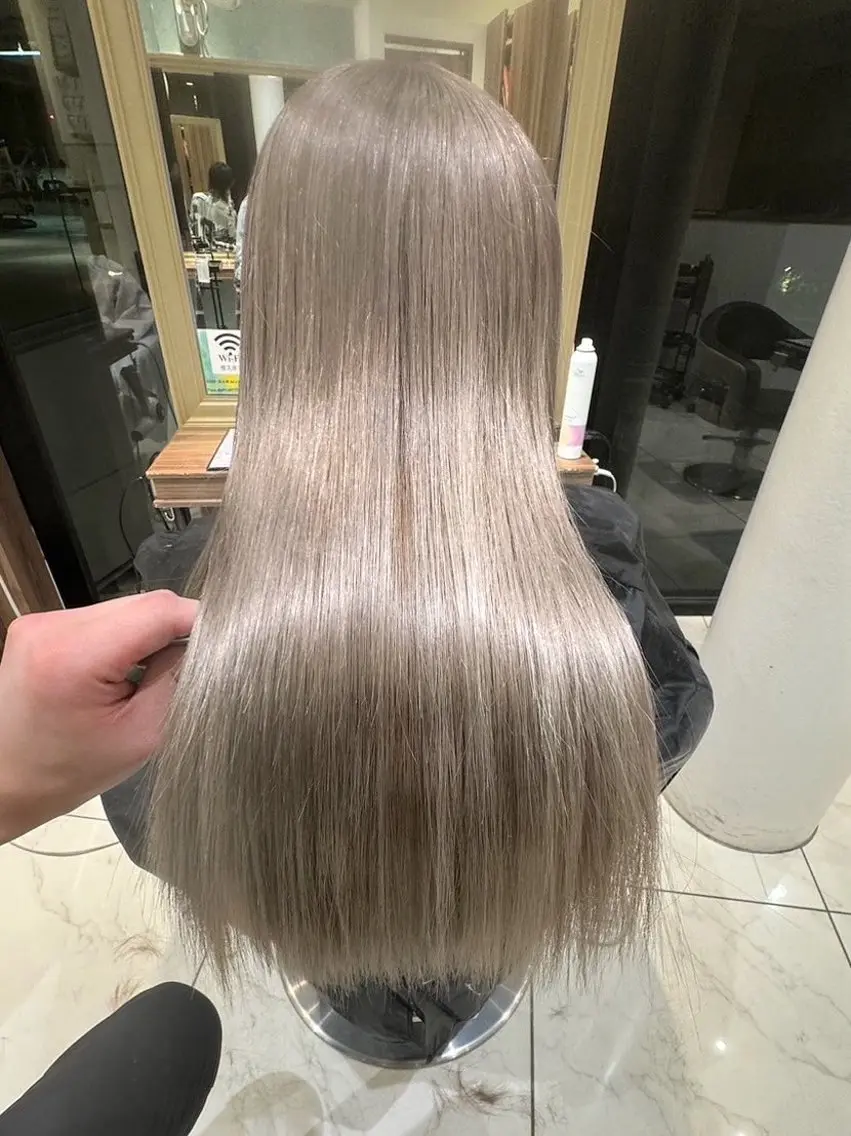 ロング カラー ブリーチ ケアブリーチ ハイトーンカラー 髪質改善 カット ヘアカラー トリートメント 💎縮毛矯正💎 髪質改善・店長 伊藤のヘアスタイル