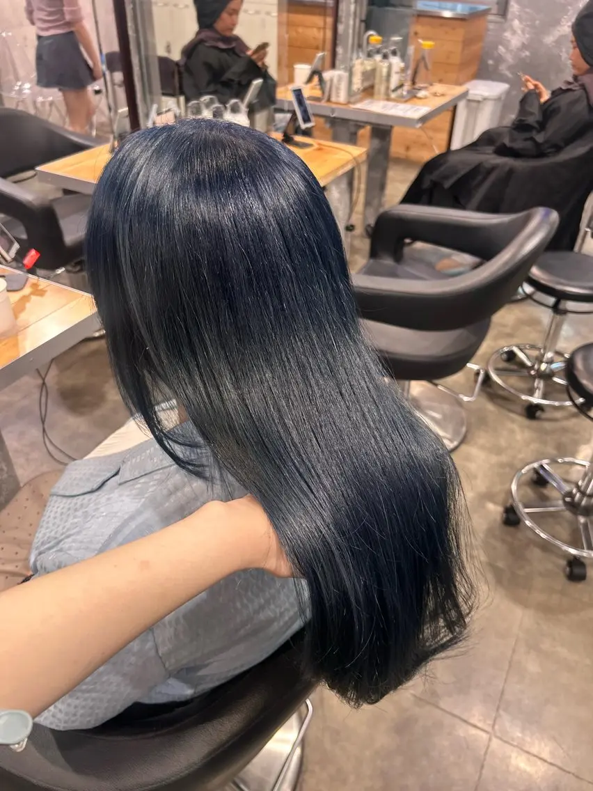 ロング カラー カット ヘアカラー トリートメント 寒色🦋ブロンド💙 ブリーチ/レイヤーのヘアスタイル