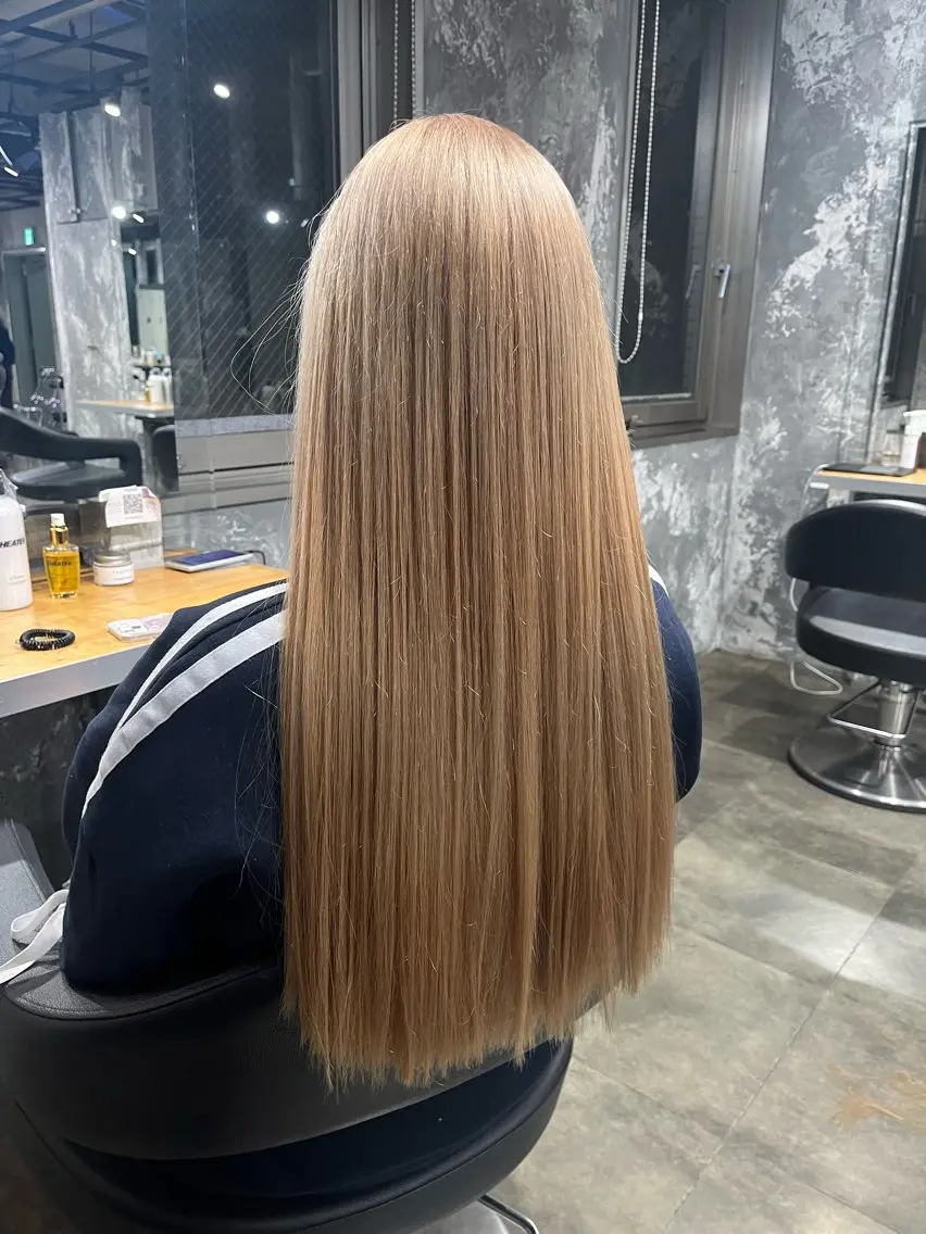 ロング カラー ヘアカラー トリートメント ハイトーンカラー 🦄レイヤーカットのヘアスタイル