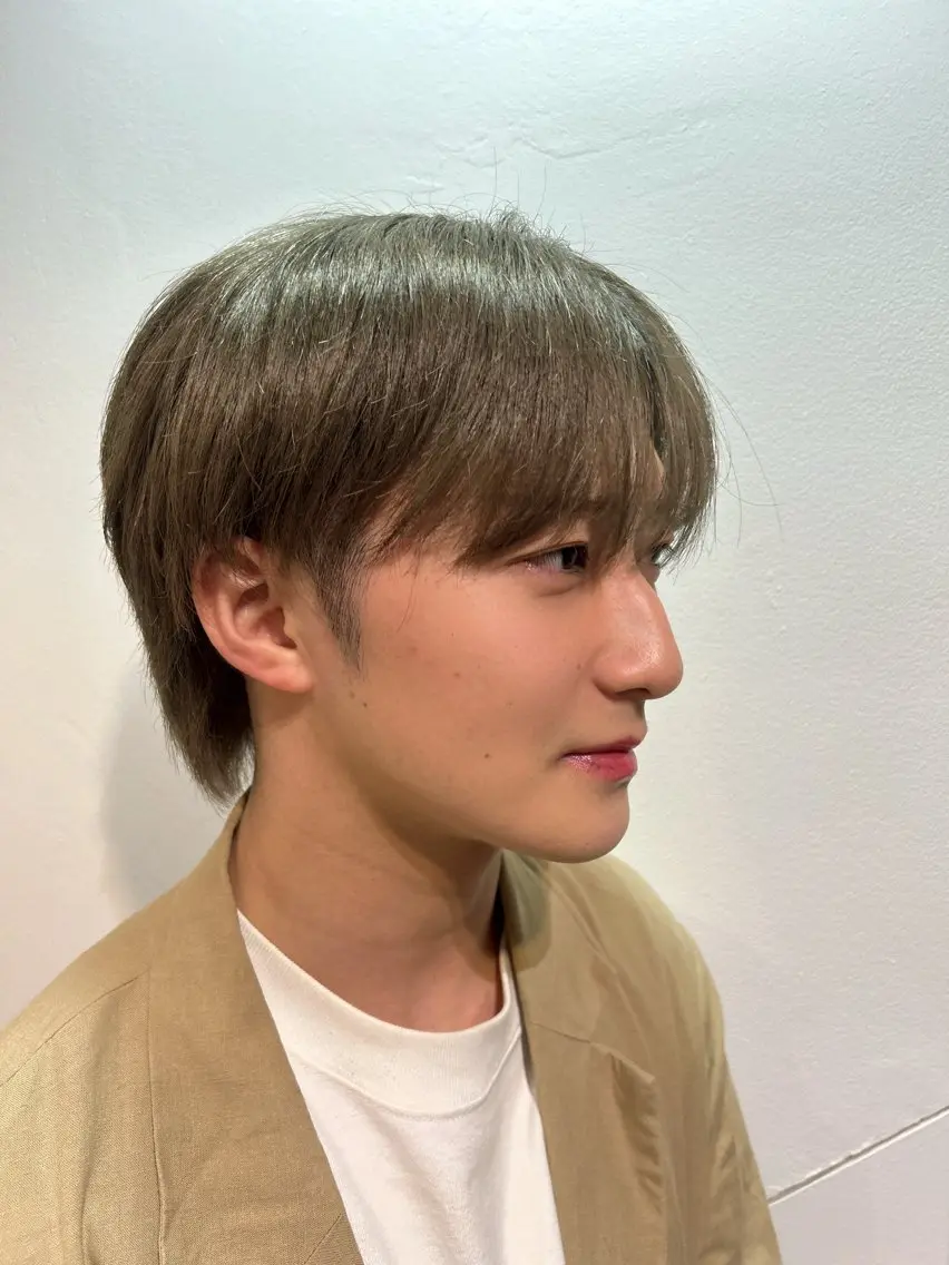 カラー メンズ メンズブリーチ ベージュカラー ブリーチ オリーブベージュ ヘアカラー カット｜ボブショート Suzukaのヘアスタイル