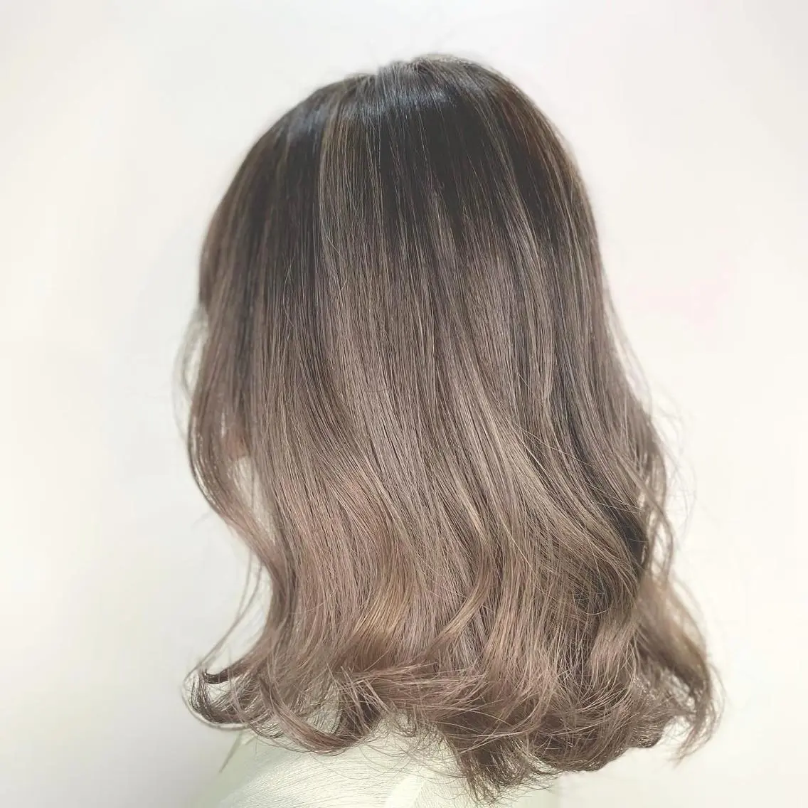ミディアム カラー バレイヤージュ ベージュカラー ブリーチ ケアブリーチ 透明感カラー カット ヘアカラー トリートメント opus 店長大和 レイヤー/赤み消しのヘアスタイル
