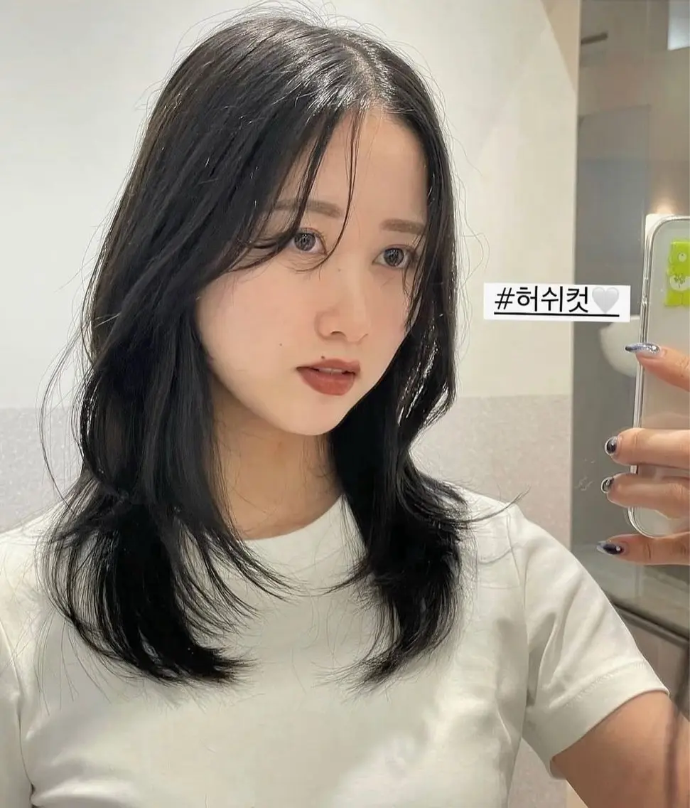 ミディアム 韓国風ヘア レイヤーカット カット ヘアカラー トリートメント ❤︎︎韓国ヘア❤︎︎ 𝑺𝒉𝒊𝒉𝒐のヘアスタイル