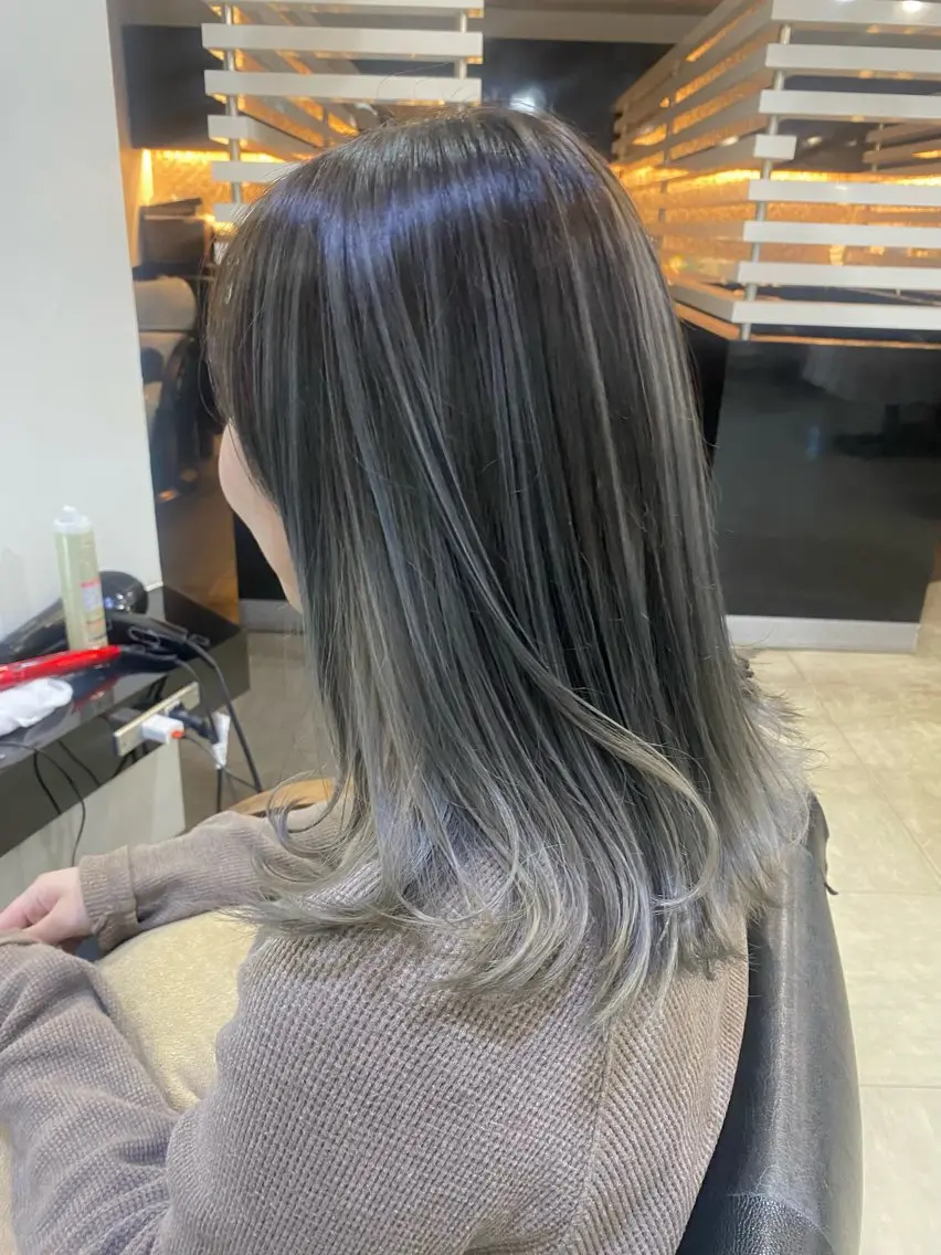 セミロング カラー ヘアアレンジ 烏山 達也のヘアスタイル