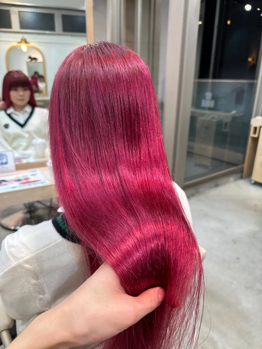 ロング カラー ブリーチ レッドカラー ハイトーンレイヤー 顔まわりSOTAのヘアスタイル