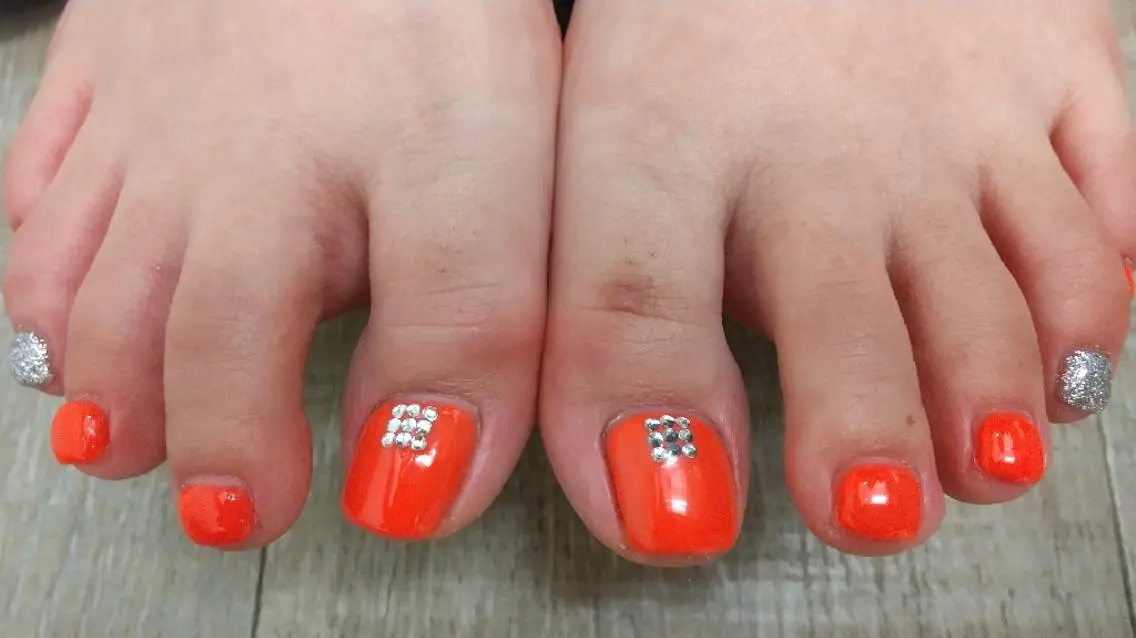 【フットワンカラー(オフ有り)】シンプルコース💅3色まで無料✨の写真