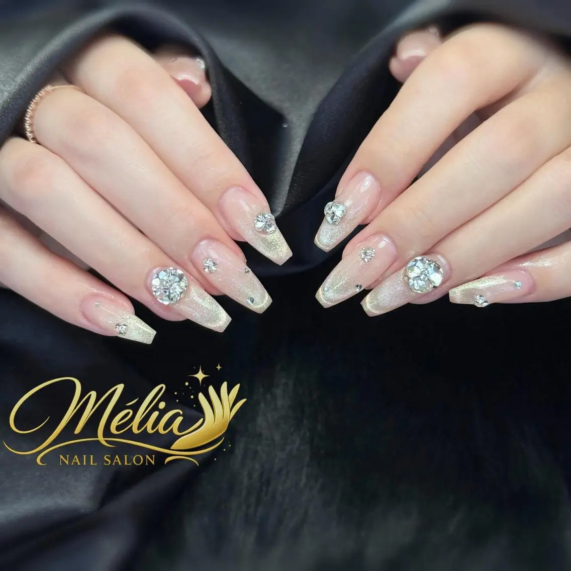 ネイル フレンチネイル ロングネイル 持ち込み ストーンネイル ワンホンネイル Melia Nailsのネイルデザイン
