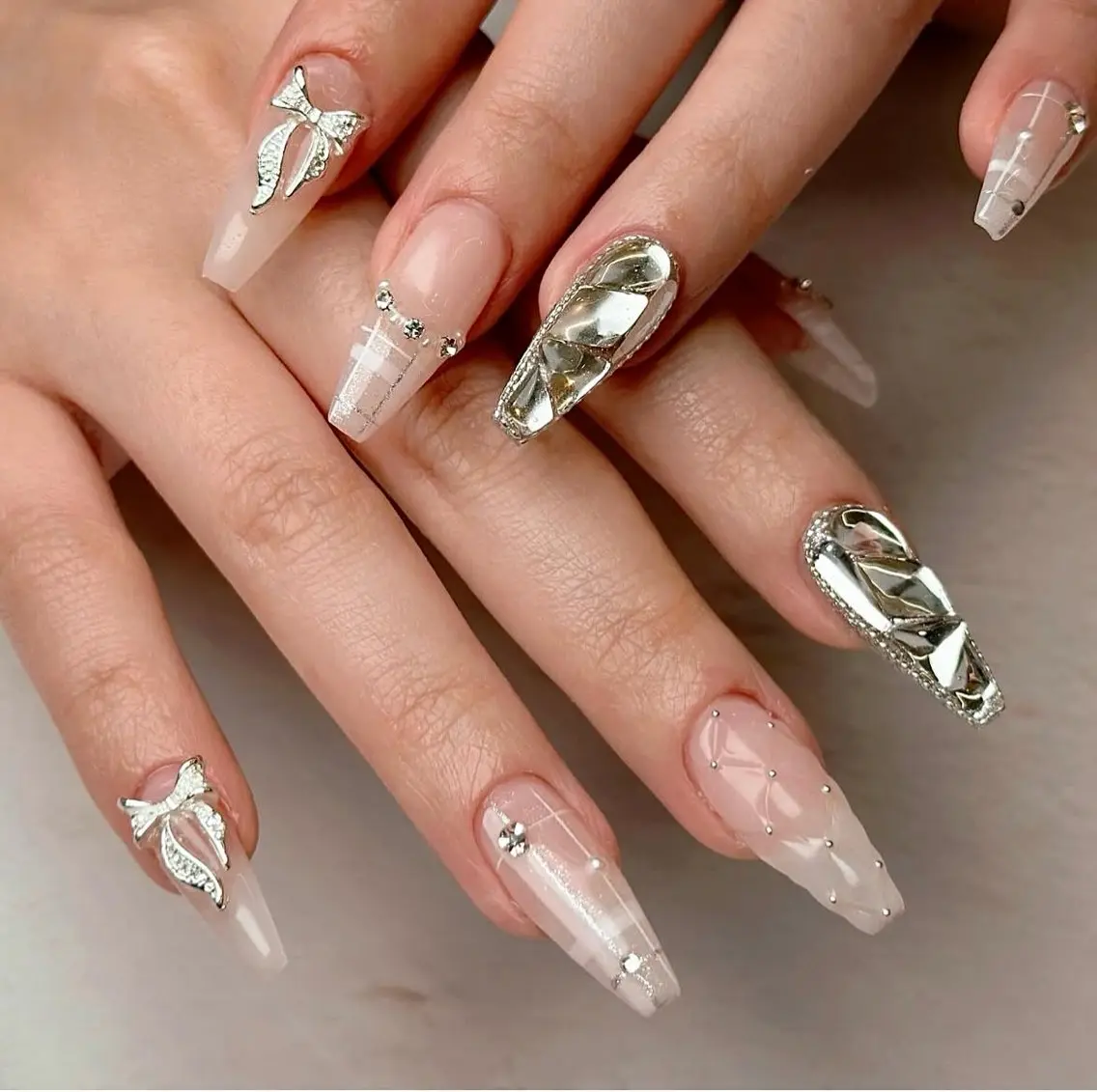 ネイル アートネイル フレンチネイル ジェルネイル 韓国ネイル ミラーネイル Rin Nail 新大久保店のネイルデザイン