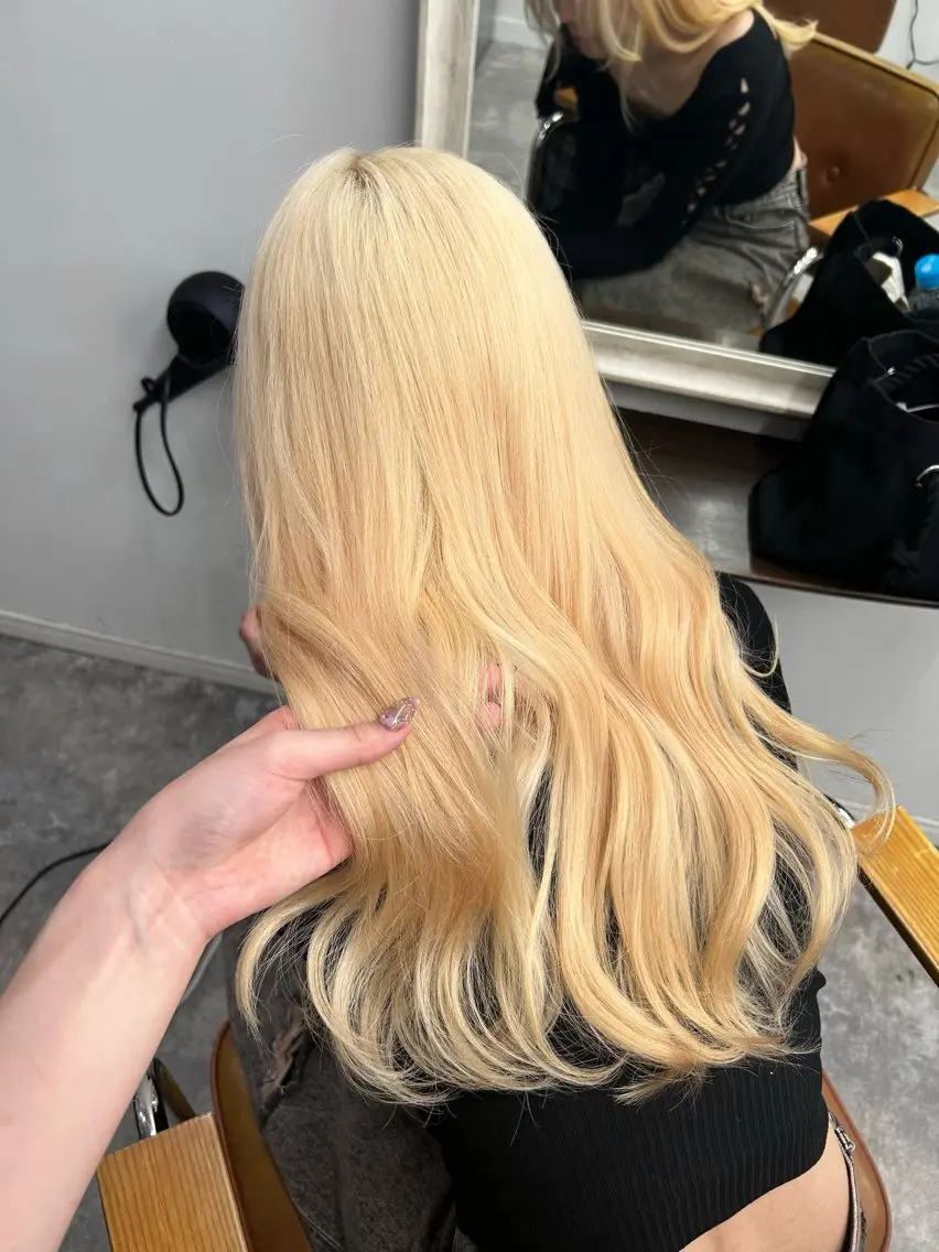 ロング カラー ヘアカラー 木藤 優杏のヘアスタイル