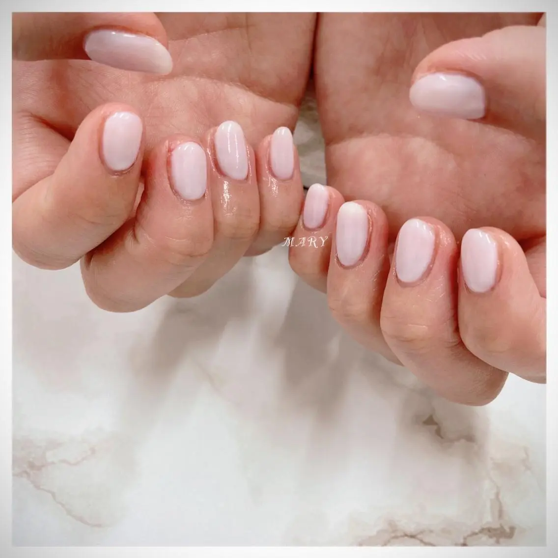 ネイル ニュアンスネイル オフィスネイル ワンカラーネイル シンプルネイル ホワイト ハンドネイル Mary nail .narumiのネイルデザイン