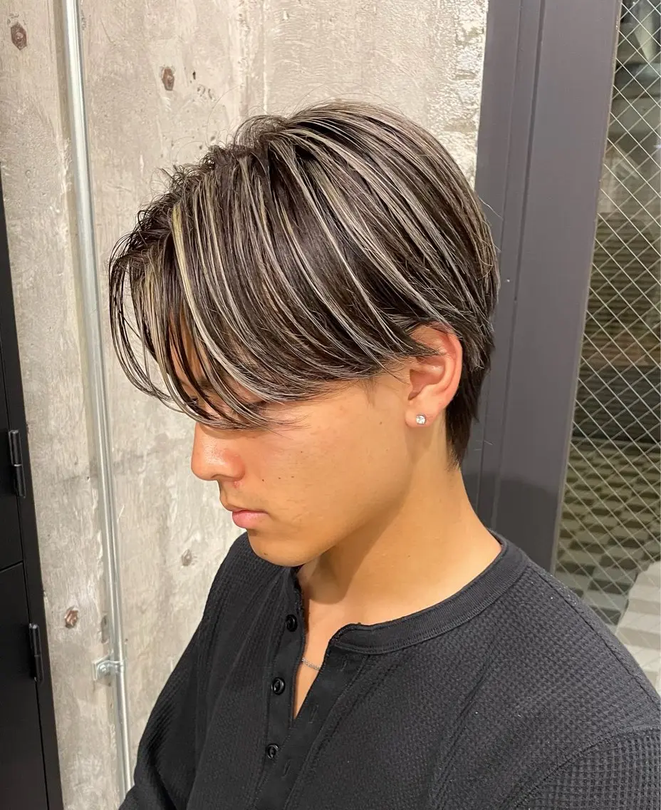 ショート カラー メンズ メンズブリーチ メンズハイライト ブリーチ ケアブリーチ ハイライトカラー カット ヘアカラー メンズハイライト／ 町田／パーマ／TOMのヘアスタイル