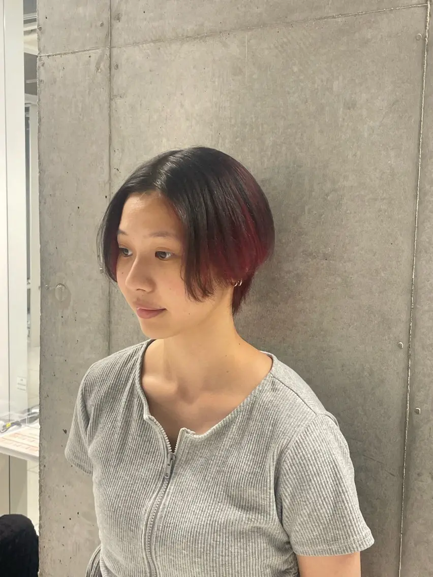 ショート カラー yuzuna ハイトーン 天神のヘアスタイル