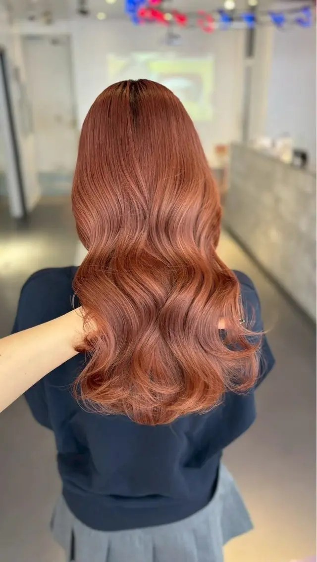 セミロング ヘアカラー 🤍ちなみ 🤍のヘアスタイル
