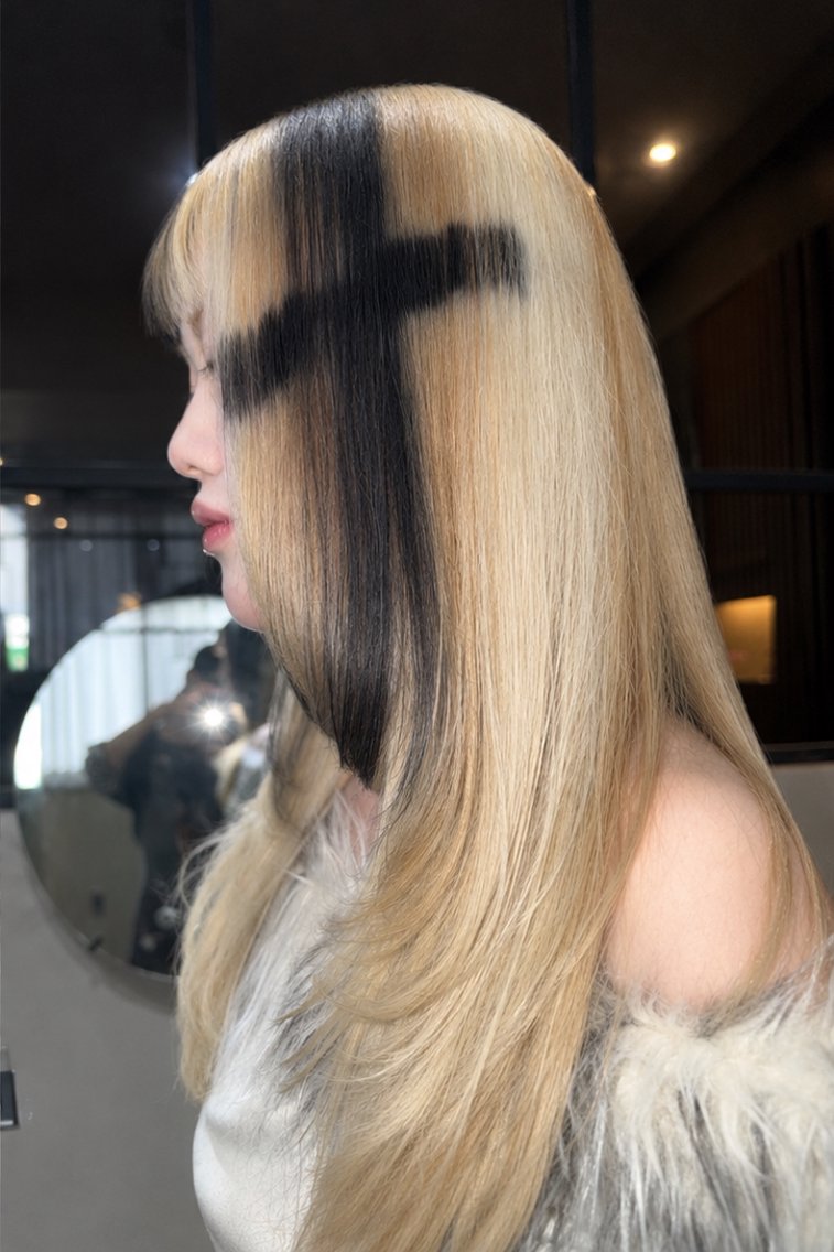 セミロング カット ヘアカラー トリートメント ブリーチ・レイヤ ー特化🔥 ちかまるのヘアスタイル