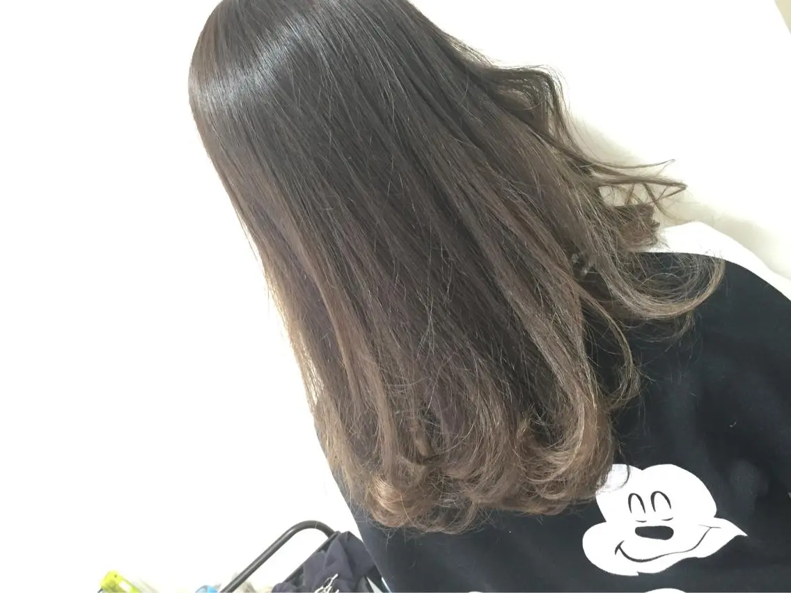 セミロング ロング カラー ヘアアレンジ ブリーチ グラデーションカラー ブリーチなしカラー 岡田 杏のエステ・リラクイメージ