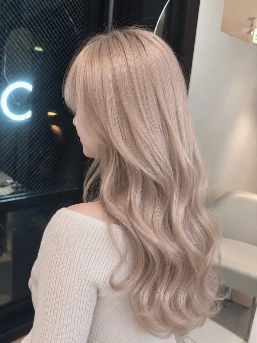 ロング カラー ベージュカラー ブリーチ ダブルカラー ハイトーンカラー ミルクティーベージュ カット ヘアカラー トリートメント 透明感カラー/メンズ /エクステ/りんなのヘアスタイル