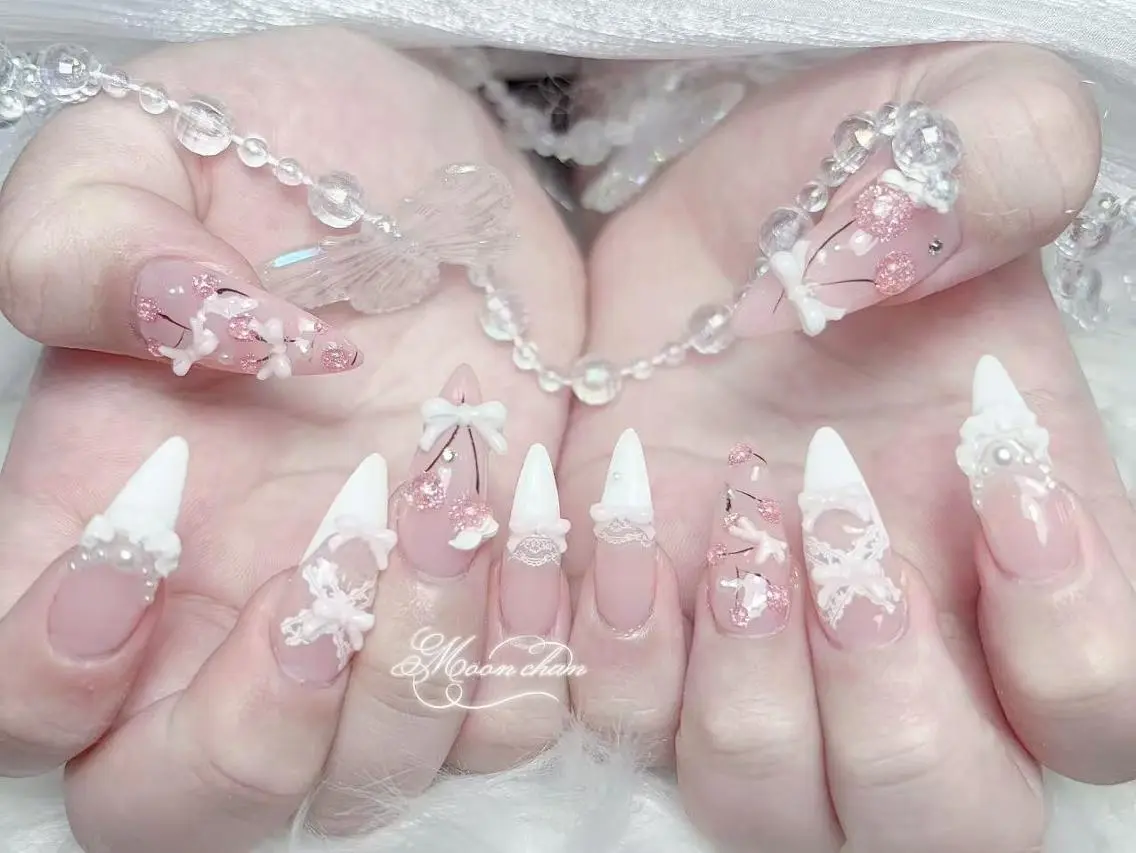 ネイル 長さ出し キラキラネイル 韓国ネイル ロングネイル マグネットネイル ハンドネイル ハンドケア Akira✨ nailのネイルデザイン