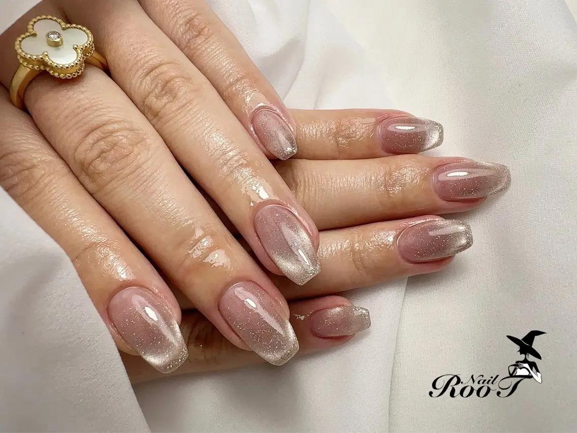 ネイル フラッシュネイル フラッシュマグ フレンチネイル ラメ(グリッター) ハンドネイル RooT Nailのネイルデザイン
