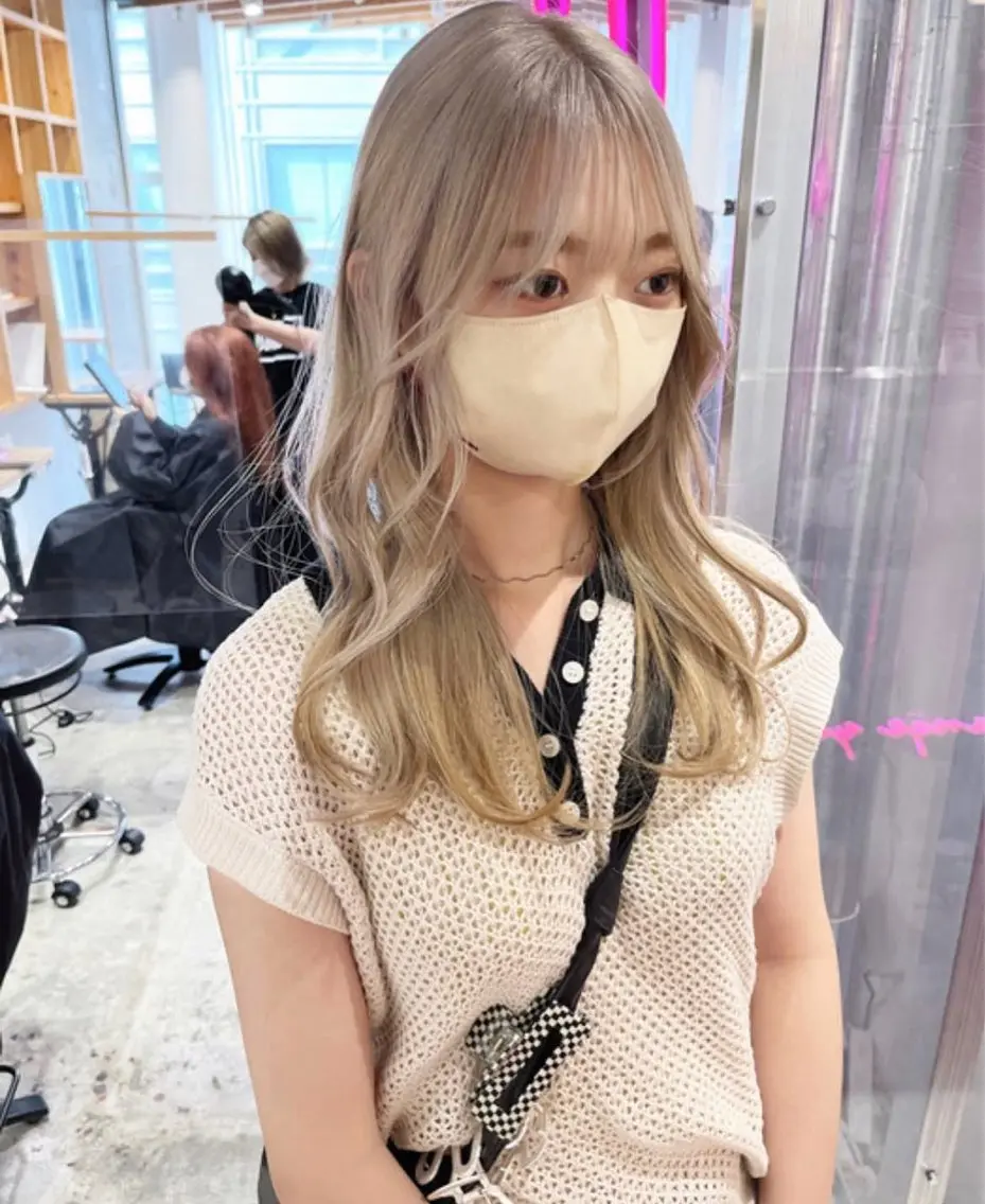 セミロング トミオカ ノアのヘアスタイル