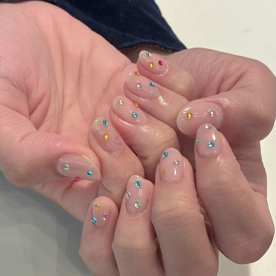 ネイル アートネイル ワンカラーネイル ストーンネイル ハンドネイル ネイルサロン💎 Bibiのネイルデザイン