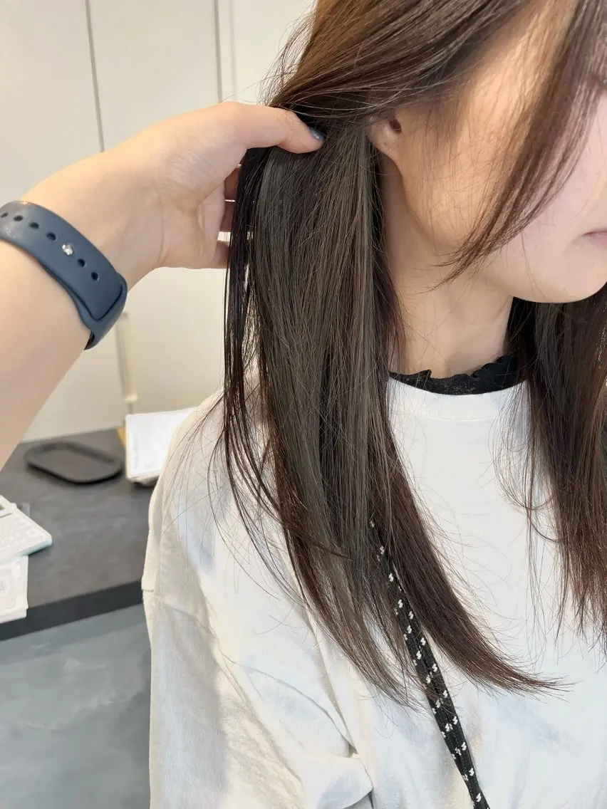 ロング カラー ベージュカラー イヤリングカラー ヘアカラー トリートメント 黒阪 なみのヘアスタイル